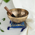 Singing bowl with cushion and mallet