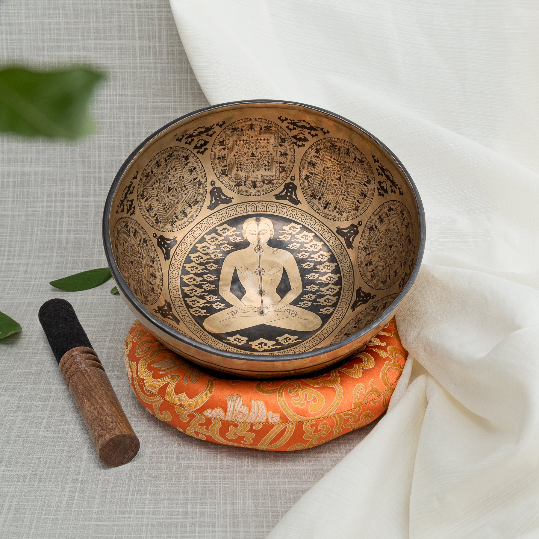 Singing bowl with cushion and mallet