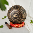 Nederste lodrette billede af Buddhas øjne på syngeskål