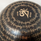 Nærbillede af bunden af Buddhas øjne på syngeskålen