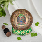 Indvendig visning af grøn tara thangka-design syngeskål
